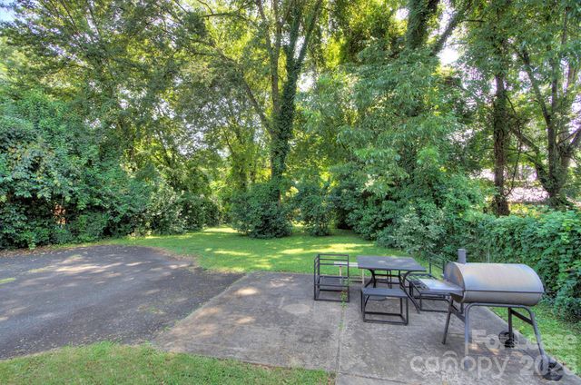629 Grandin Road, Charlotte, NC 28208
