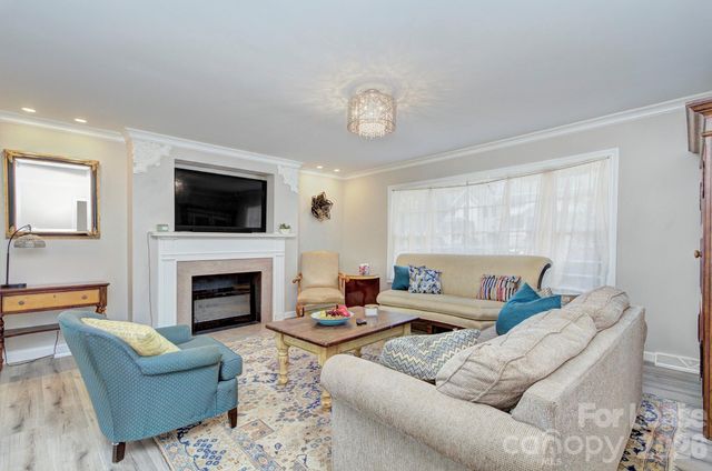 629 Grandin Road, Charlotte, NC 28208