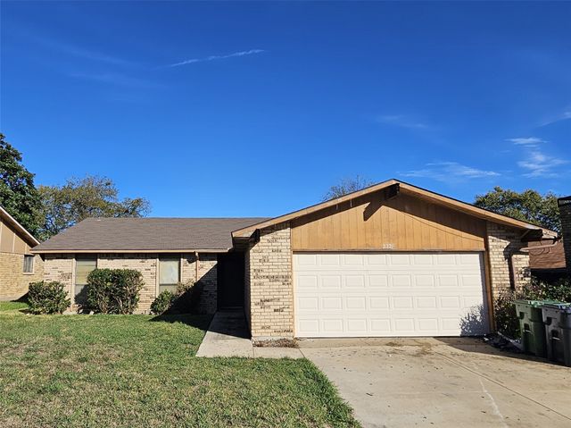 2221 Pennington Drive, Arlington, TX 76014