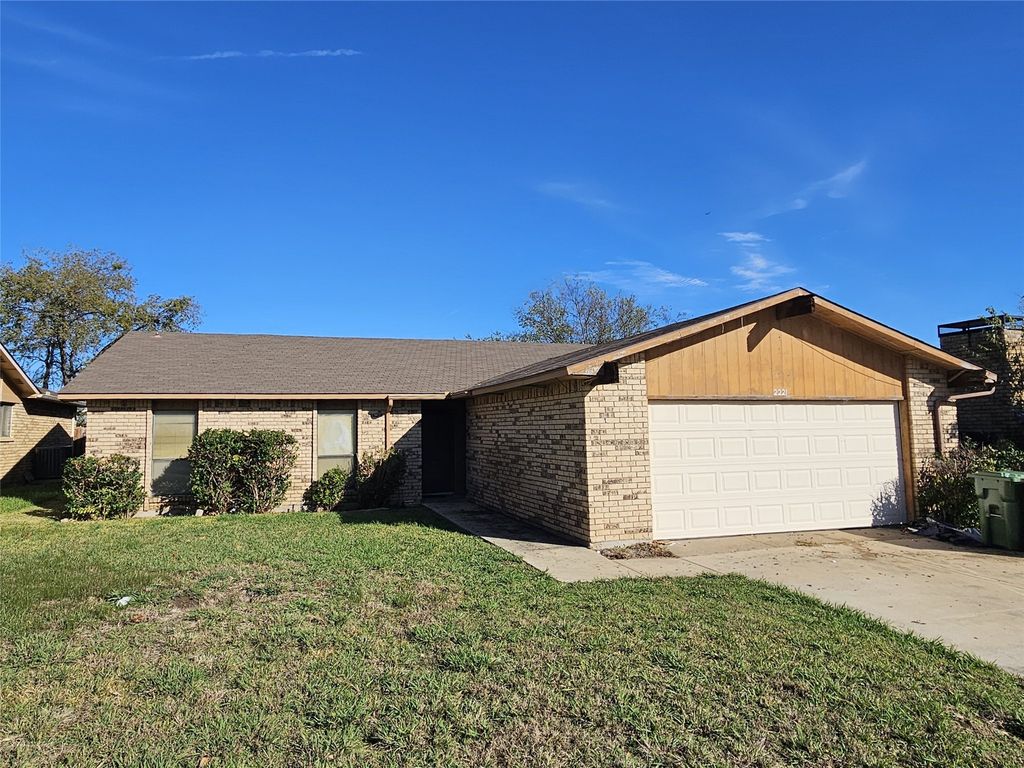 2221 Pennington Drive, Arlington, TX 76014