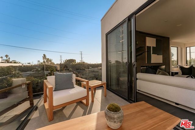 1208 Palms Boulevard, Venice, CA 90291