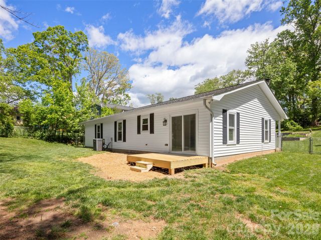 224 Clover Drive, Fletcher, NC 28732