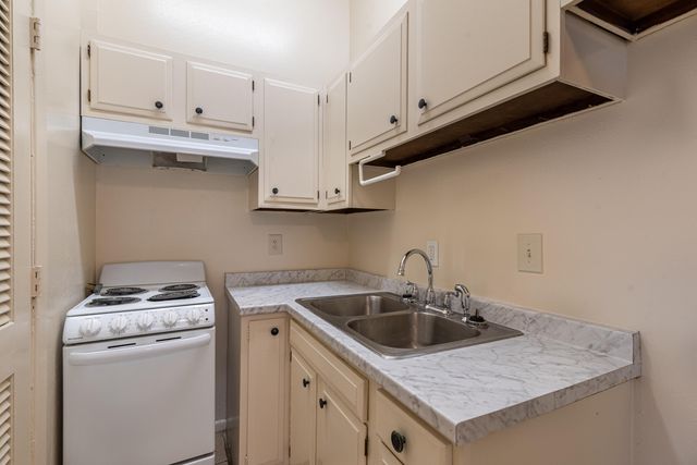 206 PRINCETON Drive SE 7, Albuquerque, NM 87106