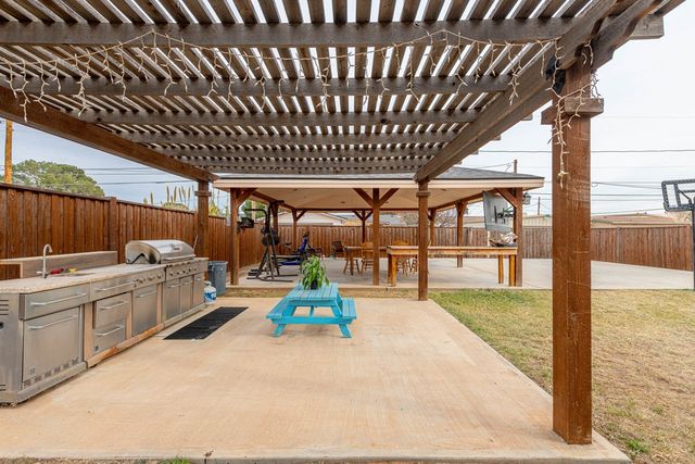 4519 Roosevelt Dr, Midland, TX 79703