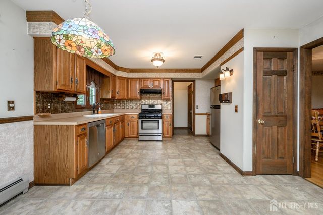 18 Joe Ent Road, Flemington, NJ 08822