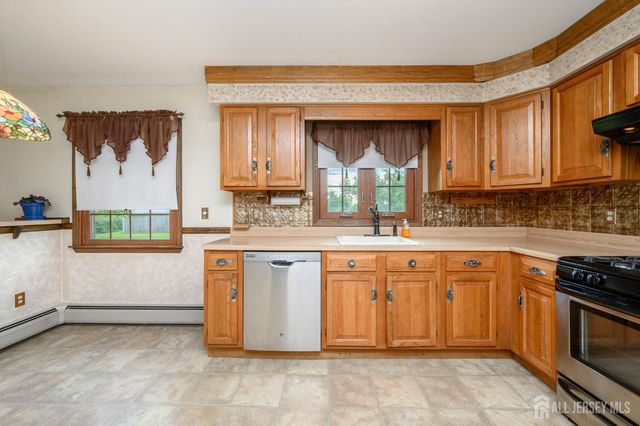 18 Joe Ent Road, Flemington, NJ 08822