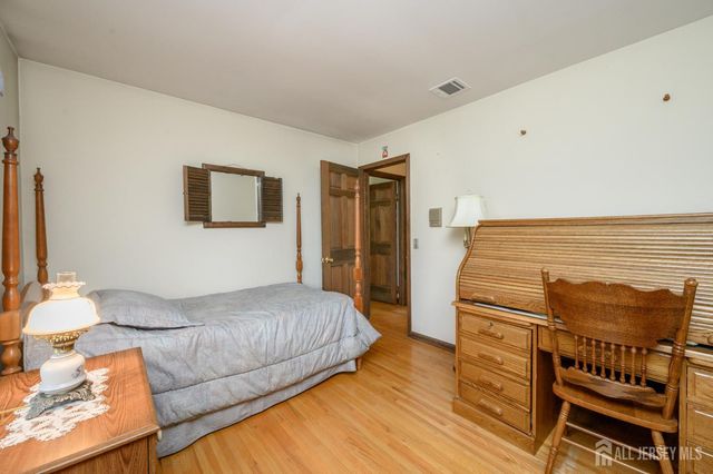 18 Joe Ent Road, Flemington, NJ 08822