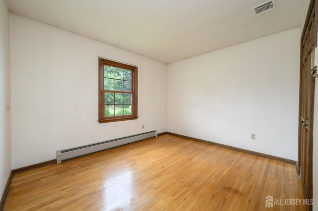 18 Joe Ent Road, Flemington, NJ 08822