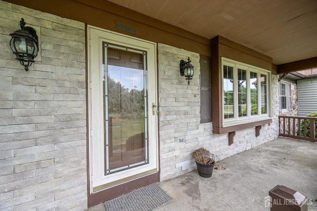 18 Joe Ent Road, Flemington, NJ 08822