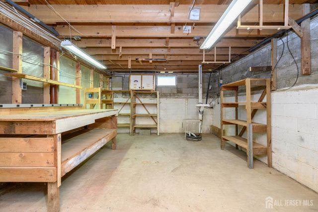 18 Joe Ent Road, Flemington, NJ 08822