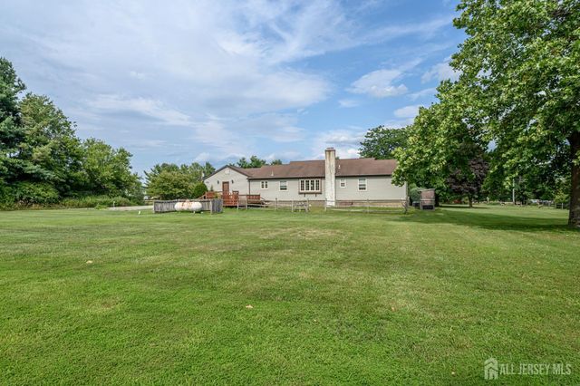 18 Joe Ent Road, Flemington, NJ 08822