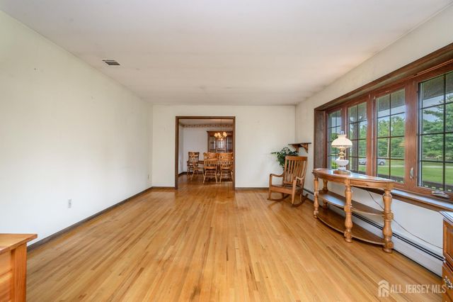 18 Joe Ent Road, Flemington, NJ 08822