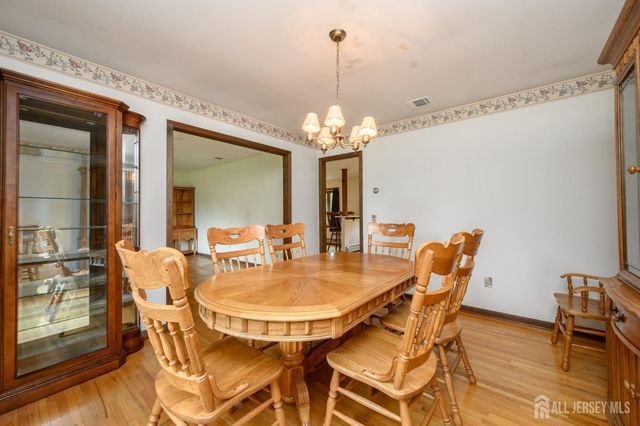 18 Joe Ent Road, Flemington, NJ 08822