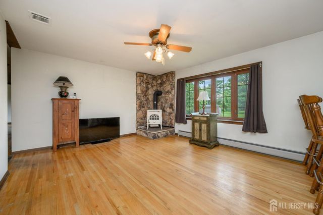 18 Joe Ent Road, Flemington, NJ 08822