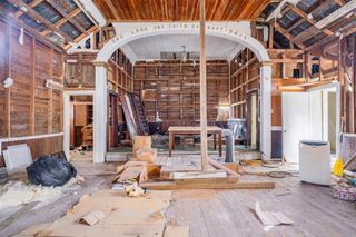 506 Walker ST, Smithville, TX 78957