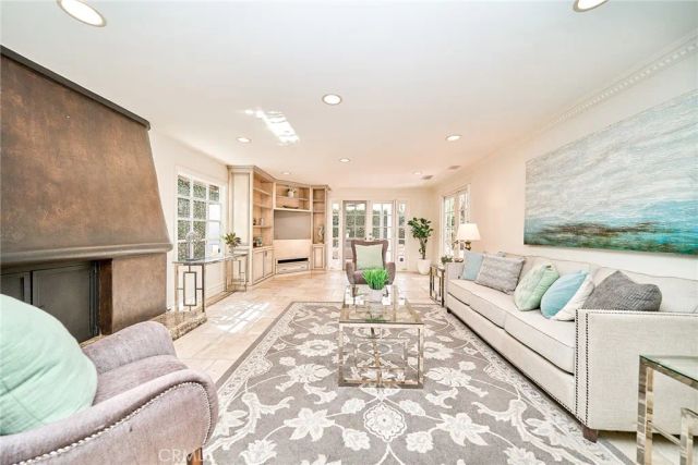 15 Ensueno East, Irvine, CA 92620