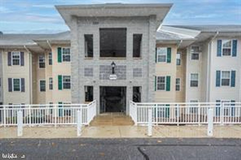 4470 WOODSMAN DR #722, Hampstead, MD 21074