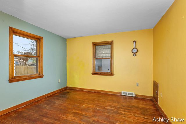 395 W 19th Street, Holland, MI 49423