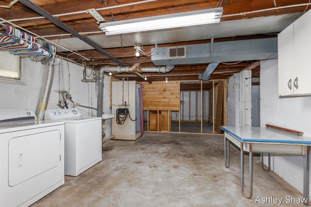 395 W 19th Street, Holland, MI 49423