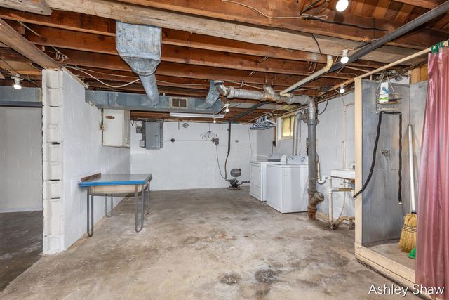 395 W 19th Street, Holland, MI 49423