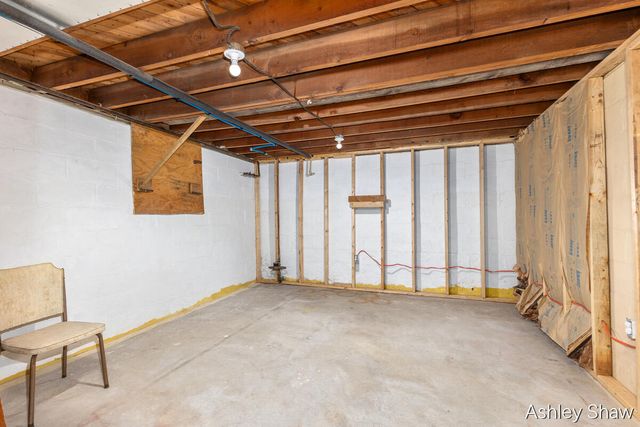 395 W 19th Street, Holland, MI 49423