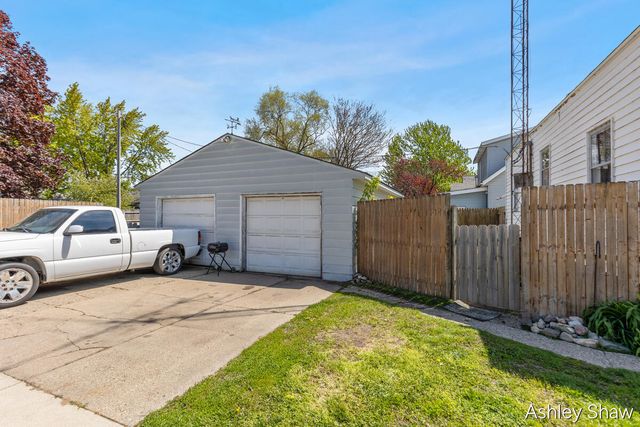 395 W 19th Street, Holland, MI 49423