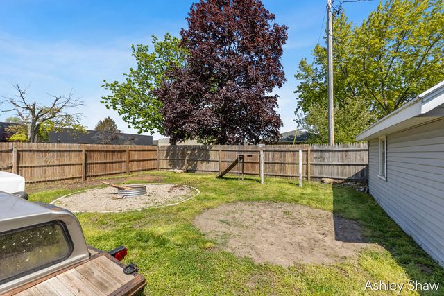 395 W 19th Street, Holland, MI 49423