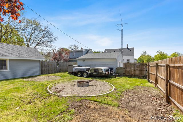 395 W 19th Street, Holland, MI 49423