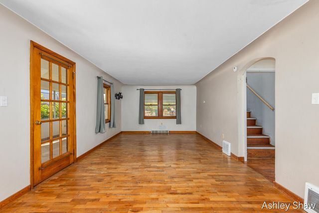 395 W 19th Street, Holland, MI 49423