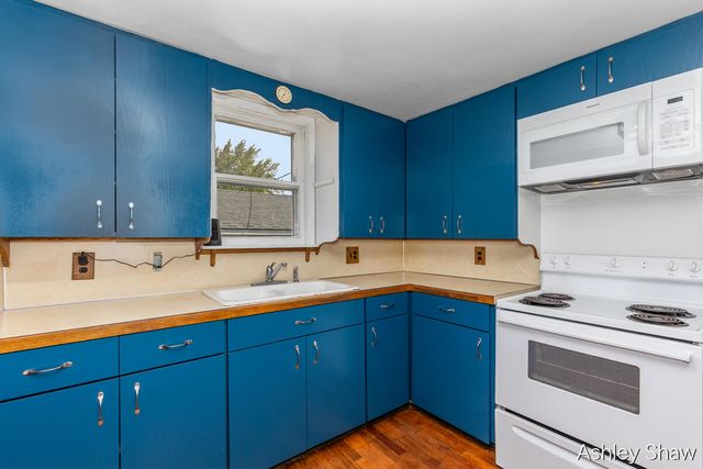 395 W 19th Street, Holland, MI 49423