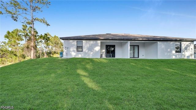 4982 Fairway Ct, Lehigh Acres, FL 33973