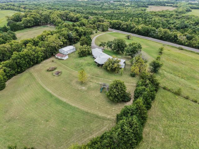 9055 E State Highway 56, Windom, TX 75492