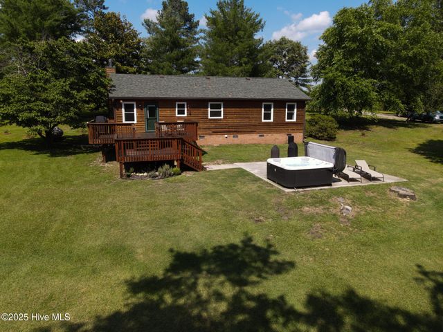228 Windy Hill Road, Aberdeen, NC 28315