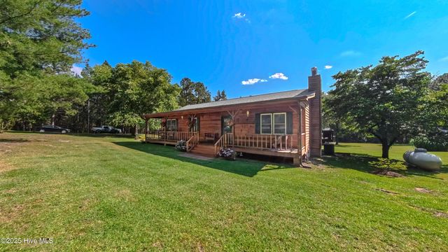 228 Windy Hill Road, Aberdeen, NC 28315