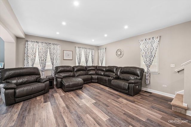 2764 Avalon Lane, Montgomery, IL 60538