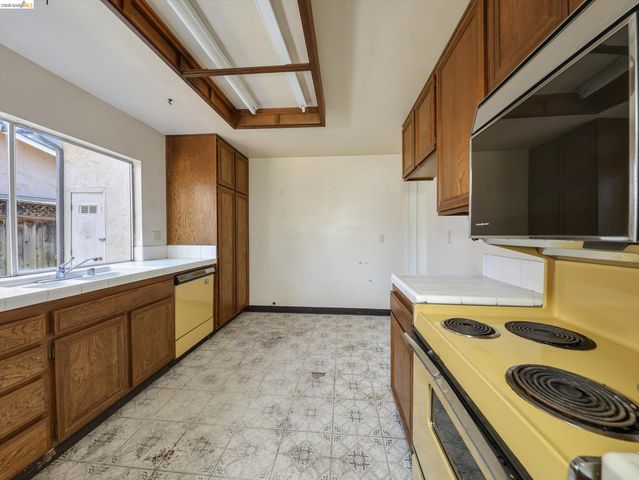 8093 Del Monte Ave, Newark, CA 94560