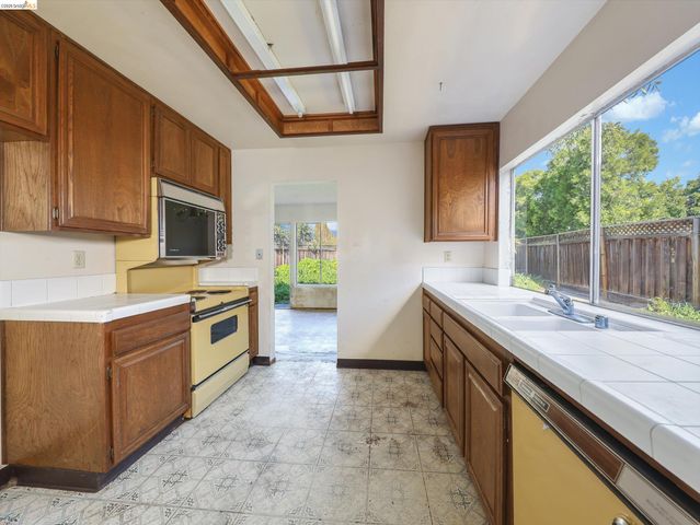 8093 Del Monte Ave, Newark, CA 94560