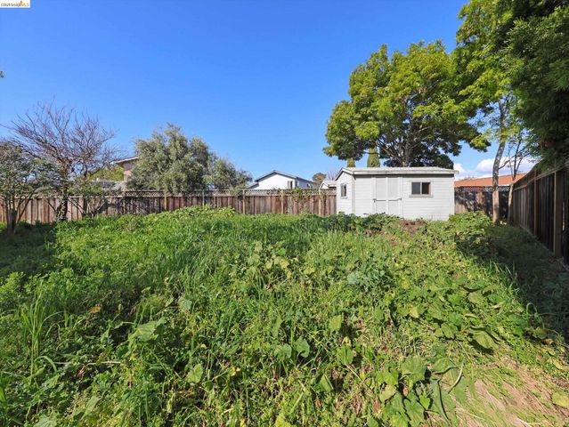 8093 Del Monte Ave, Newark, CA 94560