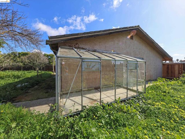 8093 Del Monte Ave, Newark, CA 94560