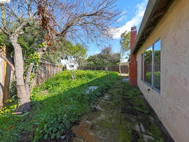 8093 Del Monte Ave, Newark, CA 94560