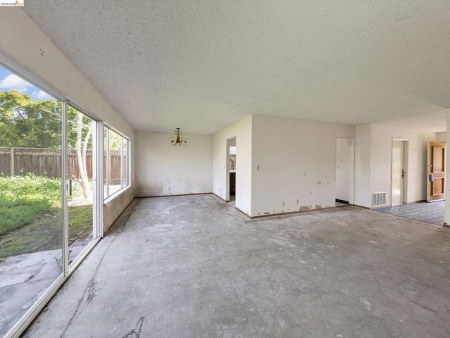 8093 Del Monte Ave, Newark, CA 94560