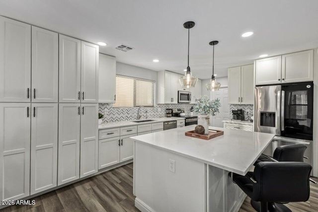 10617 W DALEY Lane, Peoria, AZ 85383