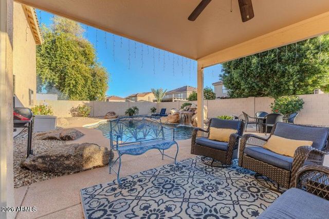 10617 W DALEY Lane, Peoria, AZ 85383