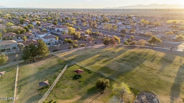 10617 W DALEY Lane, Peoria, AZ 85383