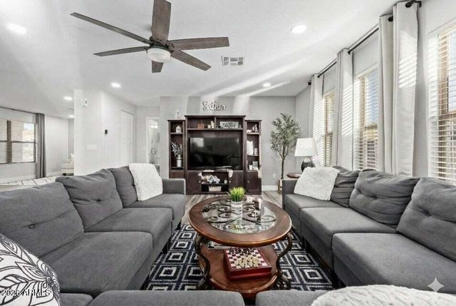 10617 W DALEY Lane, Peoria, AZ 85383