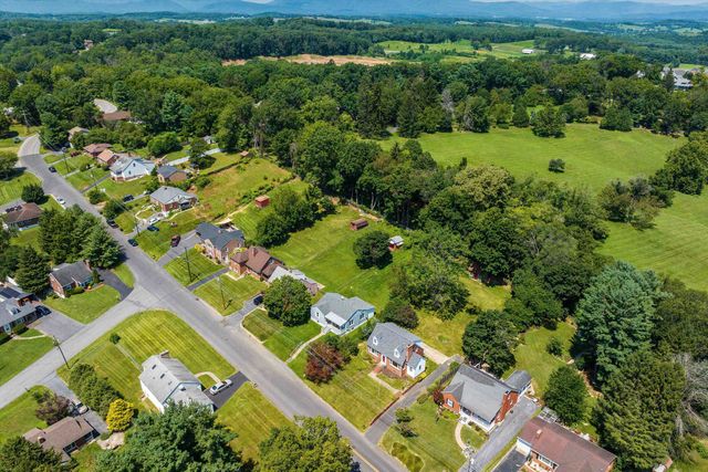 810 REID ST, Staunton, VA 24401
