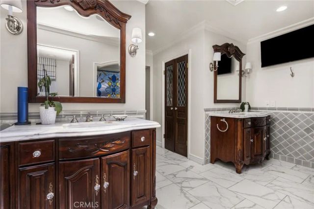 2162 Racquet Hill, North Tustin, CA 92705