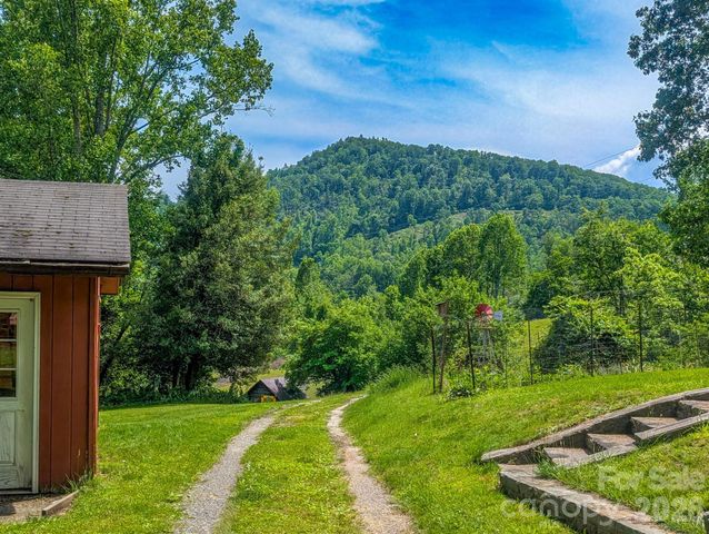 114 Dewberry Lane, Burnsville, NC 28705
