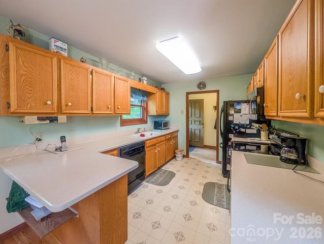 114 Dewberry Lane, Burnsville, NC 28705