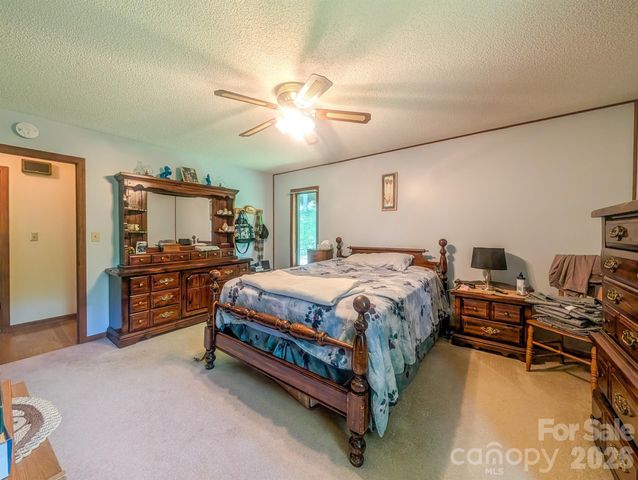 114 Dewberry Lane, Burnsville, NC 28705